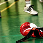 img_guanto_rosso_scarpe